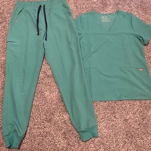 FIGS Surgical Green Scrub set (Medium)